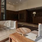 Холл и зона рецепшен  с круглосуточной охраной в подьезде