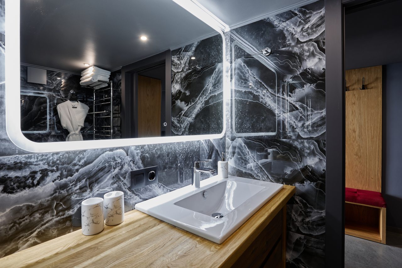 Чистые полотенца, халаты, индивидуальные средства гигиены