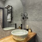 Чистые полотенца, халаты, средства гигиены