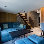 Двуспальный раскладной диван в зоне гостиной