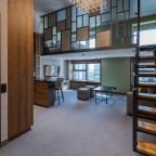 Просторный апартамент  с лестницей на 2 этаж