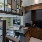 Полноценная кухня с техникой и барной стойкой