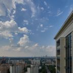 Вид на город из окна апартаментов