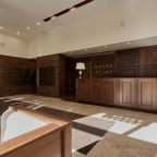 Рецепшен на входе в ЖК