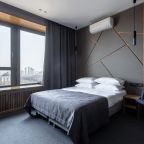 Шикарный вид из окна рядом с кроватью