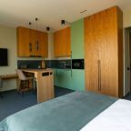 Большой шкаф для хранения одежды