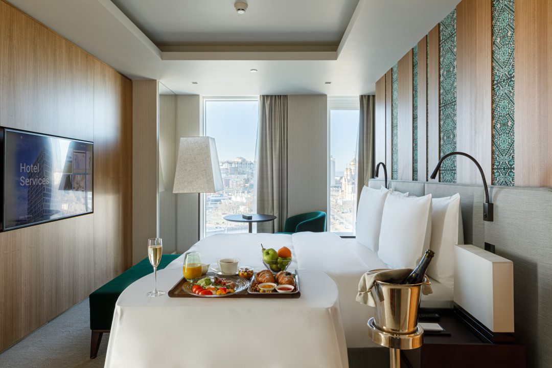 Двухместный (Джуниор Сьют с видом на город | 1 большая кровать | доступ в Представительскую гостиную) отеля VLADIVOSTOK Grand Hotel & SPA, Владивосток