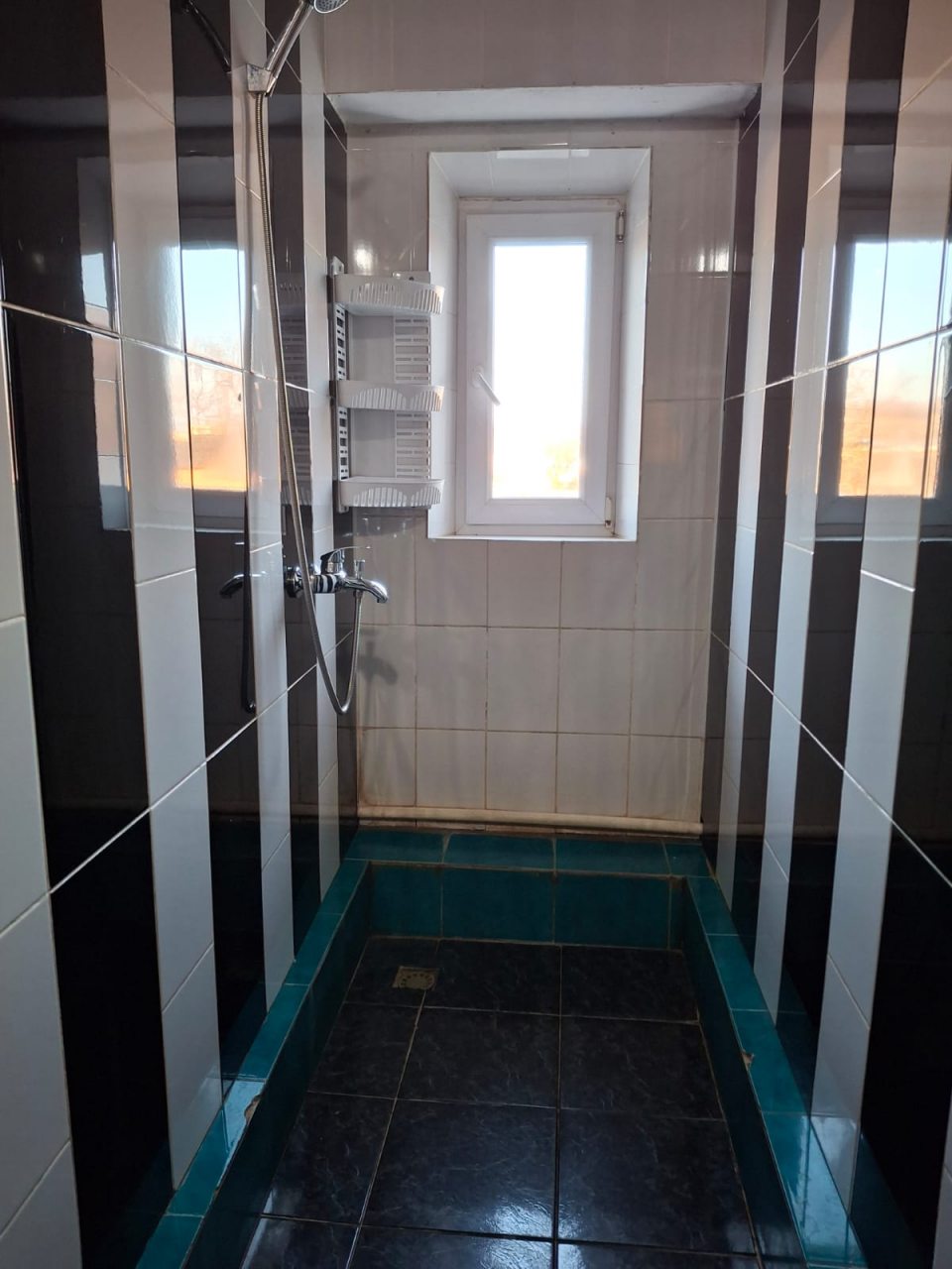 Двухместный, Гостиница Троя