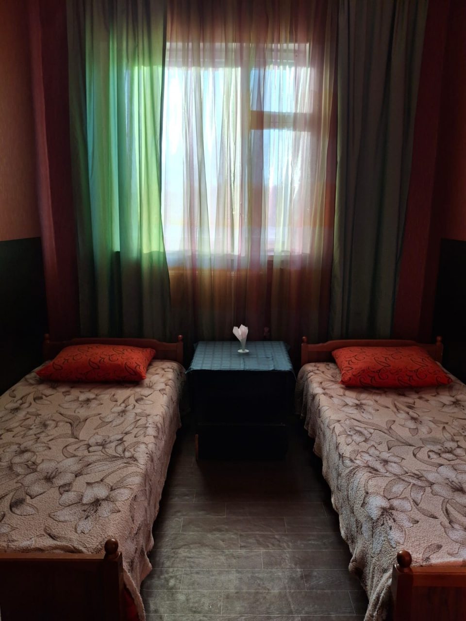 Двухместный, Гостиница Троя