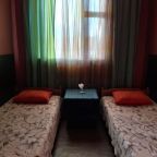 Двухместный, Гостиница Троя