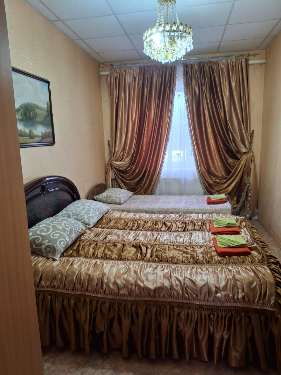 Двухместный, Гостиница Троя