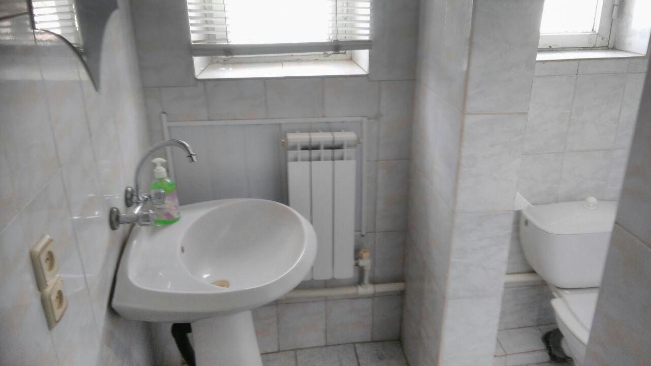 Трёхместный и более, Гостиница Троя