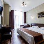 Номер с двуспальной кроватью в гостинице Кардинал, Лазаревское