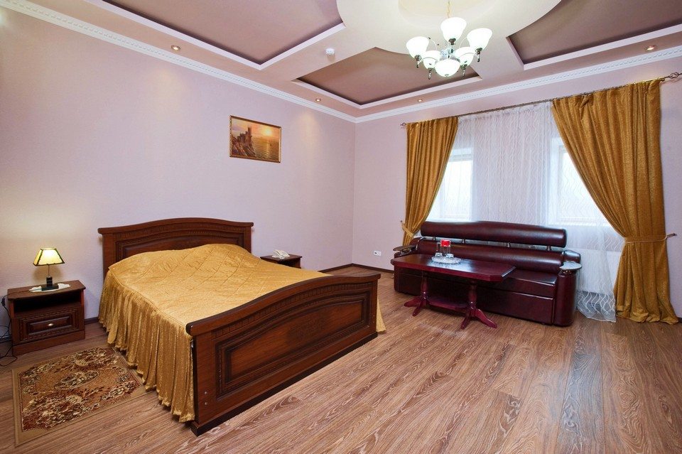 Двухместный (Полу-люкс) отеля Royal, Краснодар
