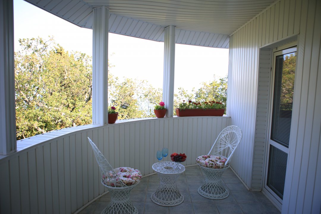 Двухместный (Стандарт Плюс с балконом (1 кровать) вид на парк) гостевого дома Олива Парк, Ялта