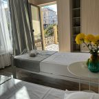 Двухместный (Люкс с балконом и раздельными кроватями), Гостевой дом Санни Хаус