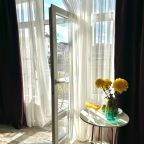 Люкс (Двухкомнатный люкс с балконом и видом на море), Гостевой дом Санни Хаус