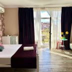 Люкс (Двухкомнатный люкс с балконом и видом на море), Гостевой дом Санни Хаус