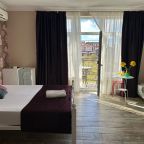 Люкс (Двухкомнатный люкс с балконом и видом на море), Гостевой дом Санни Хаус