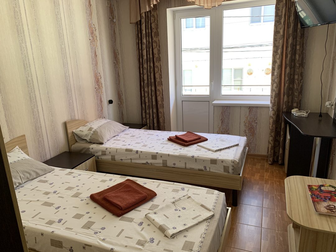 Двухместный (стандарт с раздельными кроватями) гостевого дома Роз 16, Витязево
