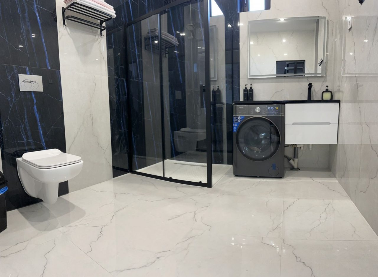 Сан узел с дещевой кабиной на перовм этаже