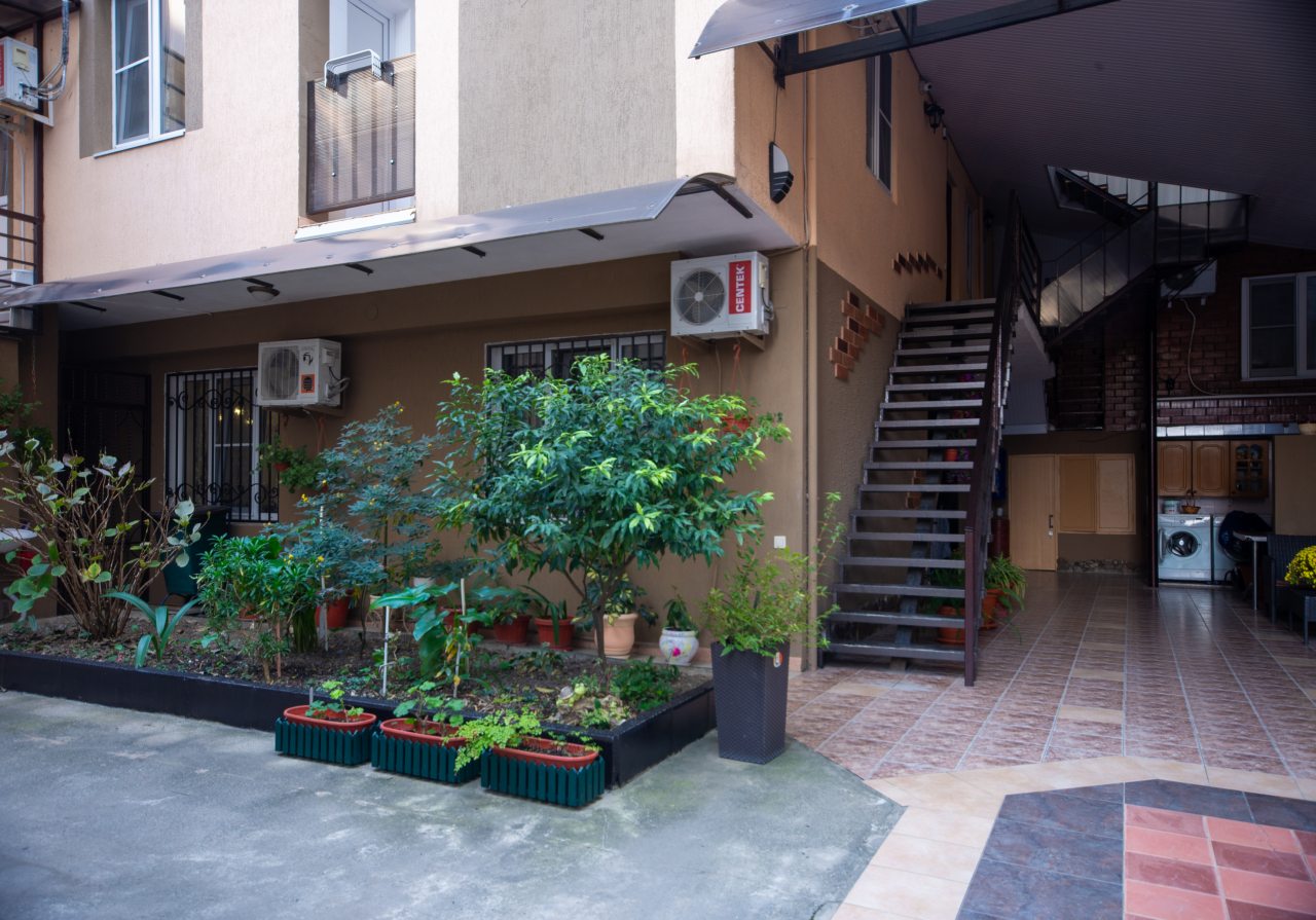 Своя ухоженная территория, Гостевой дом ST Hotel