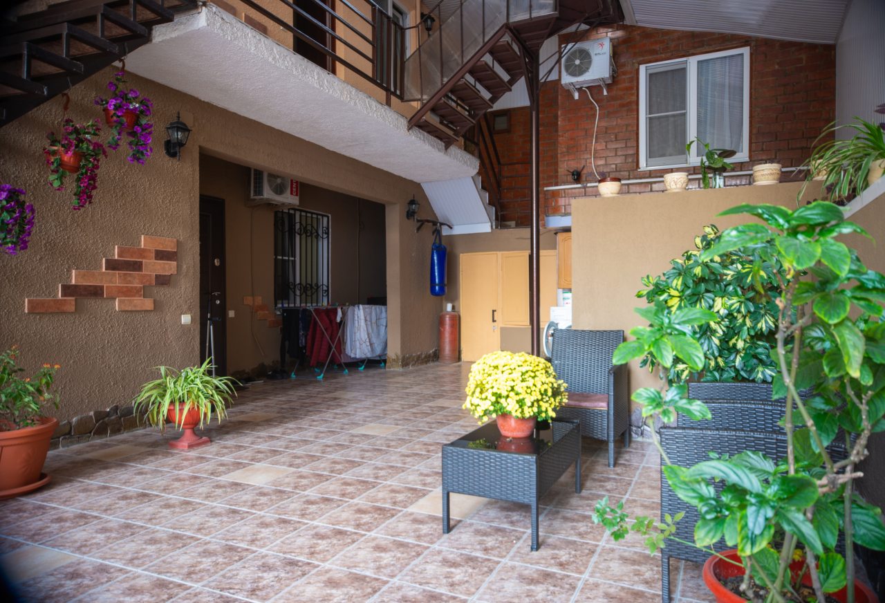 Своя ухоженная территория, Гостевой дом ST Hotel