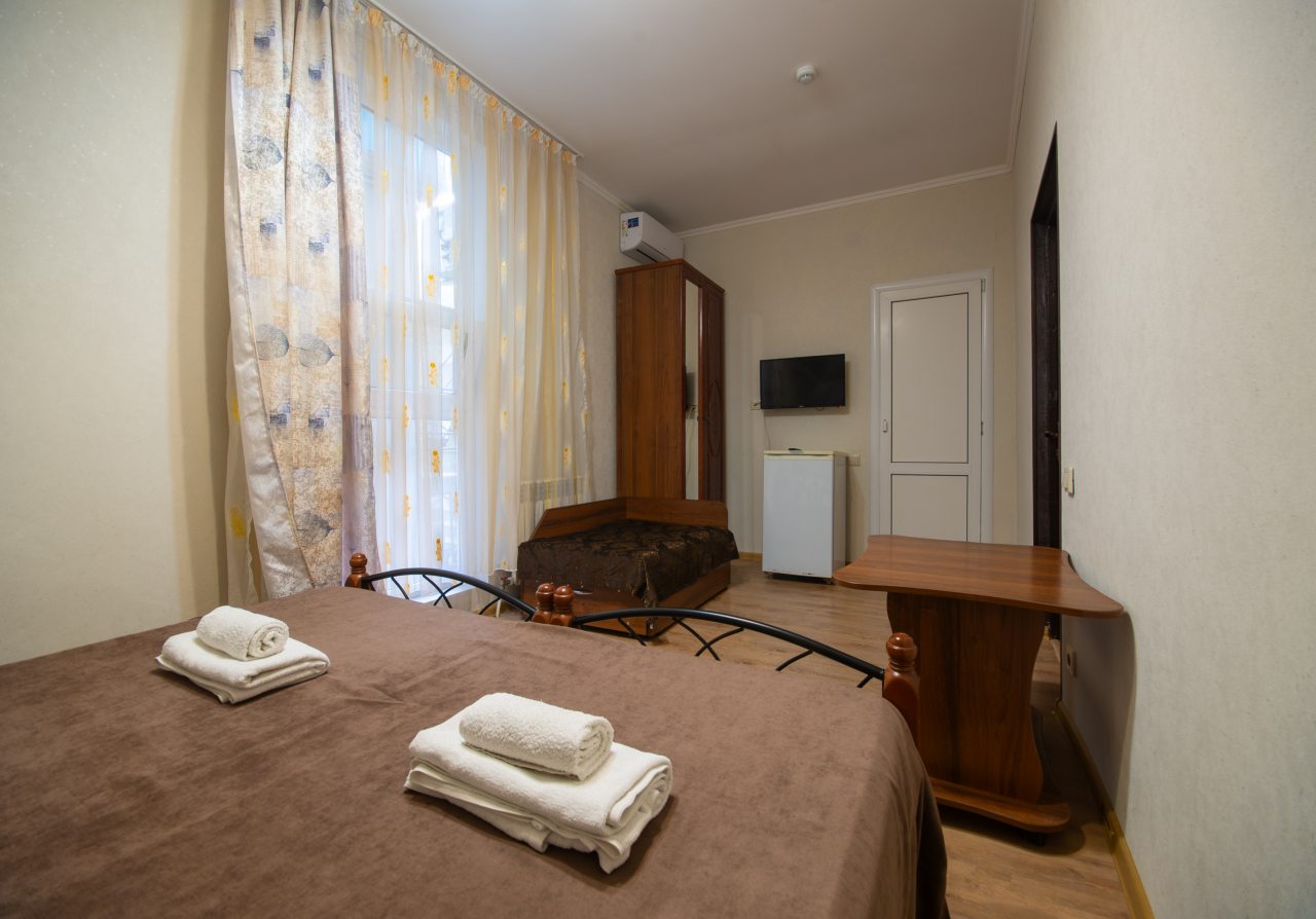 Трёхместный и более (Трехместный стандарт), Гостевой дом ST Hotel