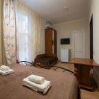 Трёхместный и более (Трехместный стандарт), Гостевой дом ST Hotel