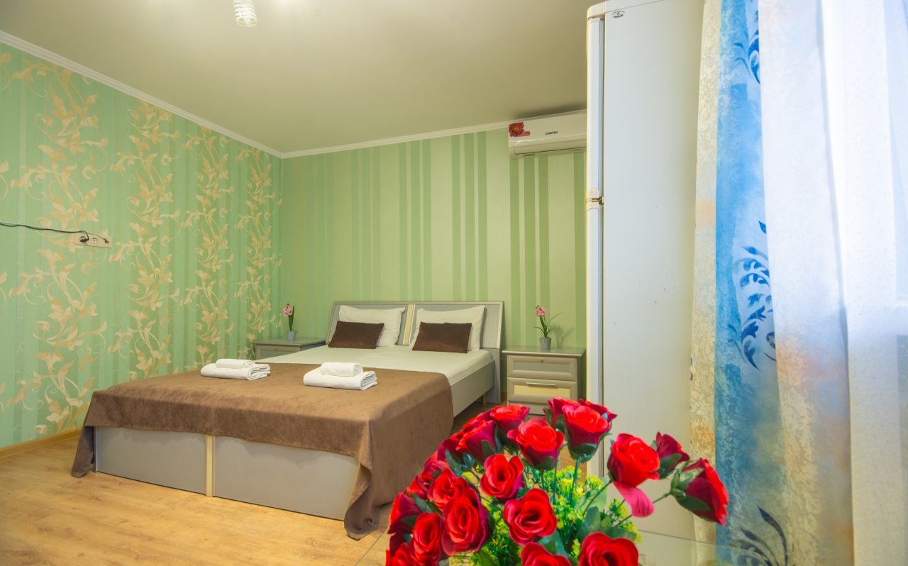 Пятиместный (Двухкомнатный стандарт с балконом), Гостевой дом ST Hotel