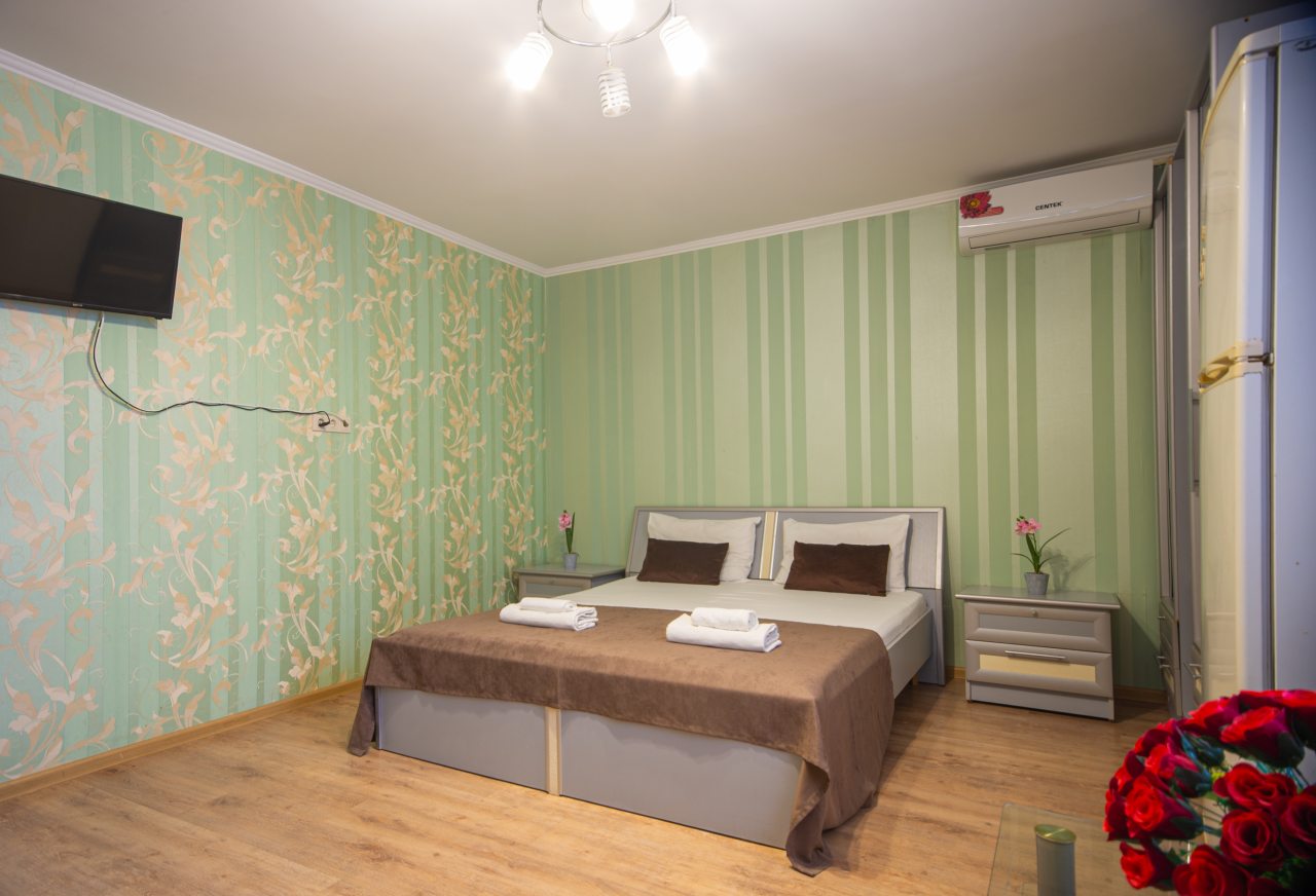 Пятиместный (Двухкомнатный стандарт с балконом), Гостевой дом ST Hotel