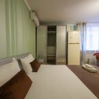 Пятиместный (Двухкомнатный стандарт с балконом), Гостевой дом ST Hotel