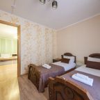 Пятиместный (Двухкомнатный стандарт с балконом), Гостевой дом ST Hotel