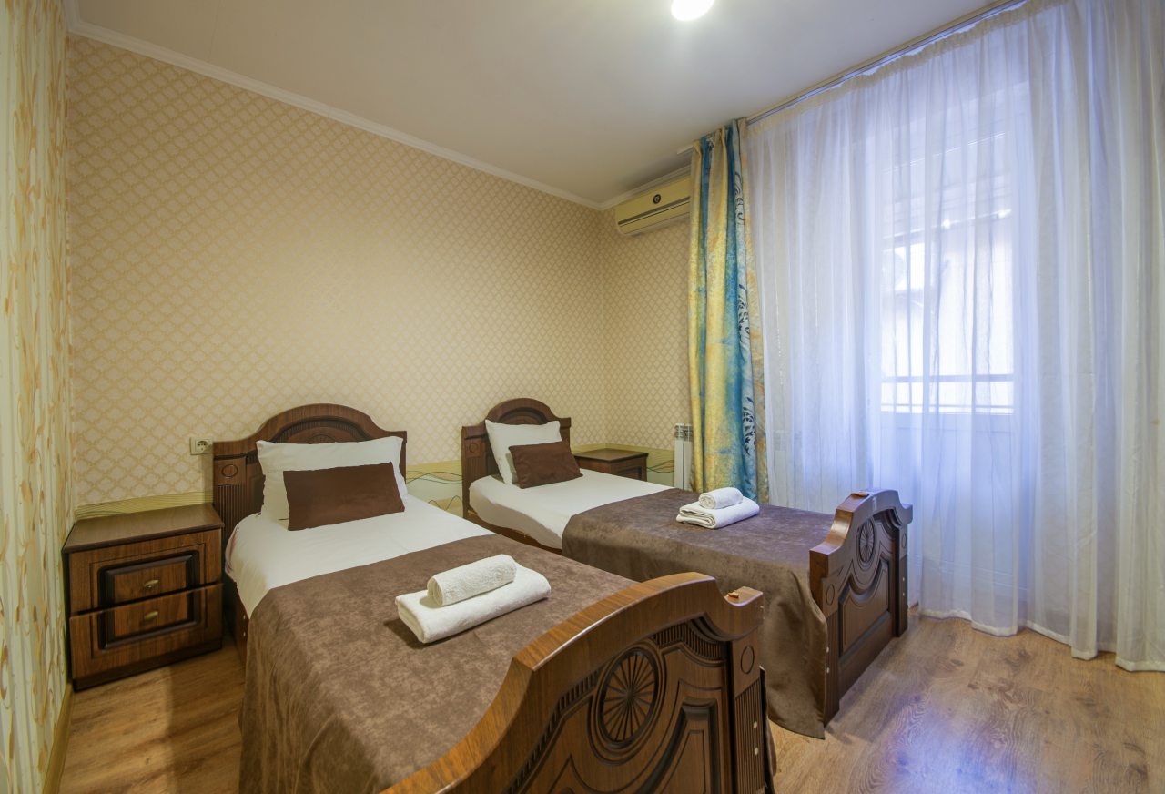 Пятиместный (Двухкомнатный стандарт с балконом), Гостевой дом ST Hotel