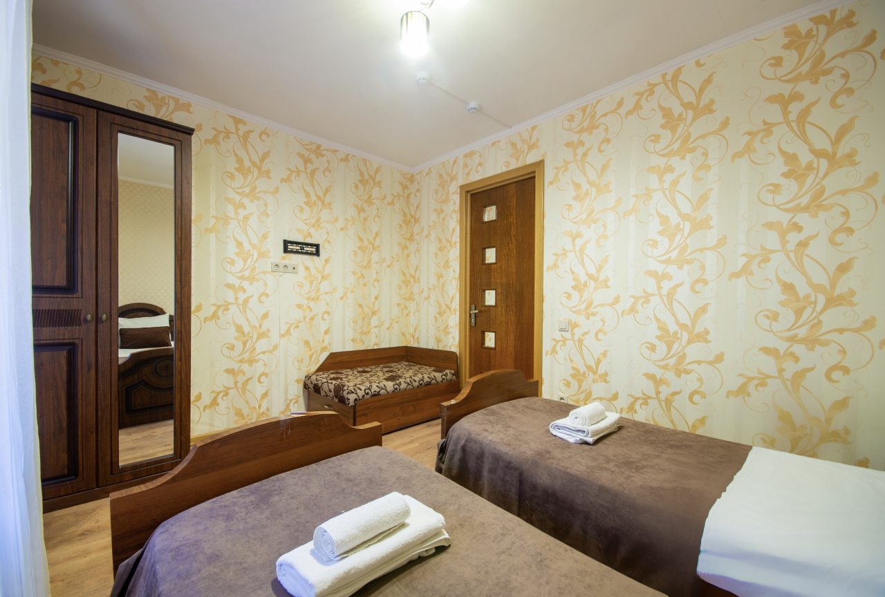 Пятиместный (Двухкомнатный стандарт с балконом), Гостевой дом ST Hotel