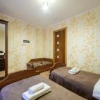 Пятиместный (Двухкомнатный стандарт с балконом), Гостевой дом ST Hotel