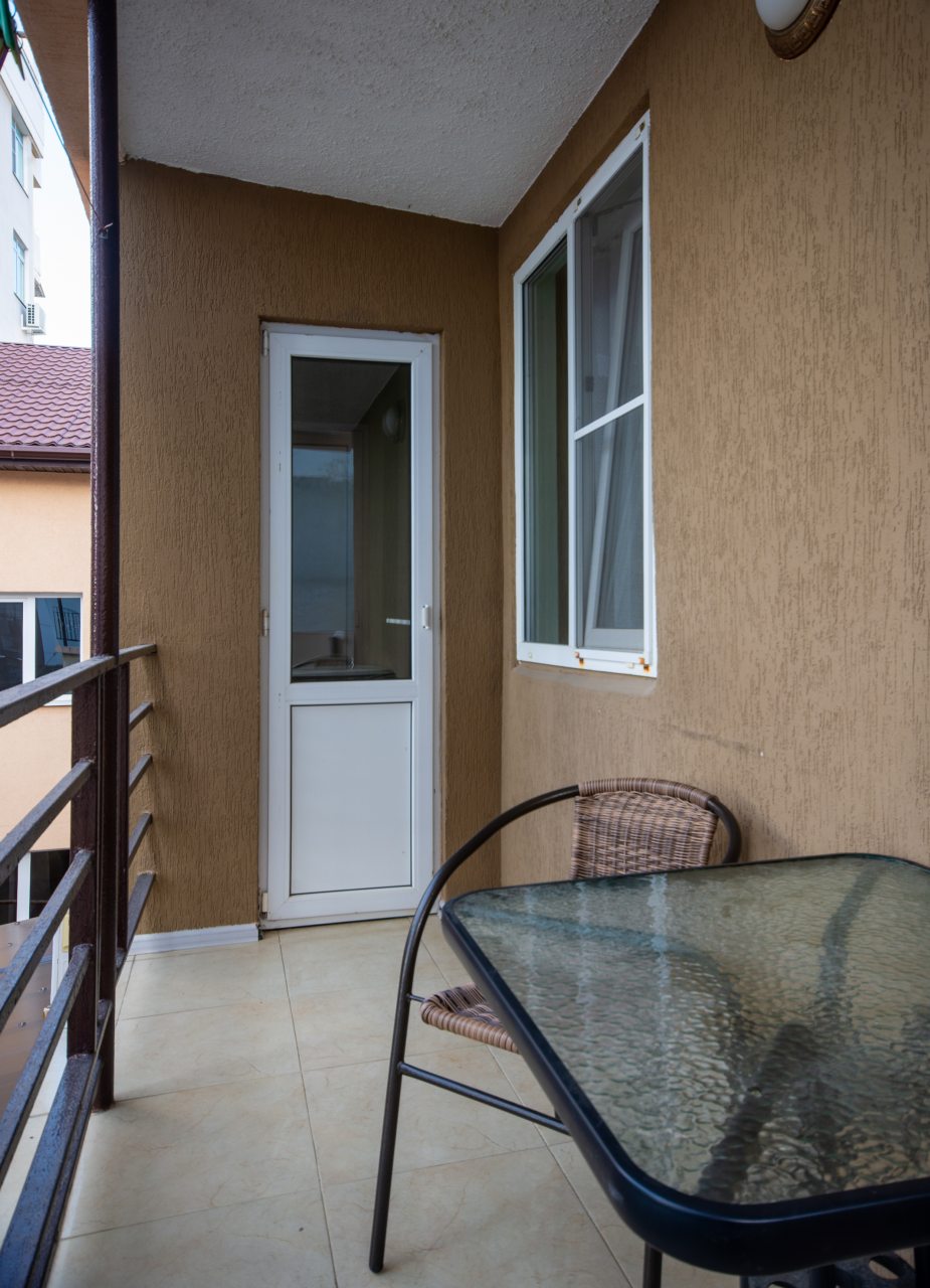 Пятиместный (Двухкомнатный стандарт с балконом), Гостевой дом ST Hotel