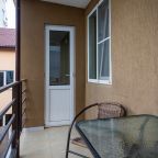 Пятиместный (Двухкомнатный стандарт с балконом), Гостевой дом ST Hotel