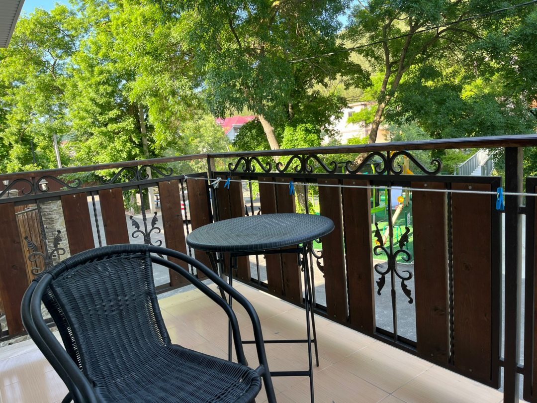 Трёхместный и более (Стандарт с балконом), Гостевой дом Регион 102