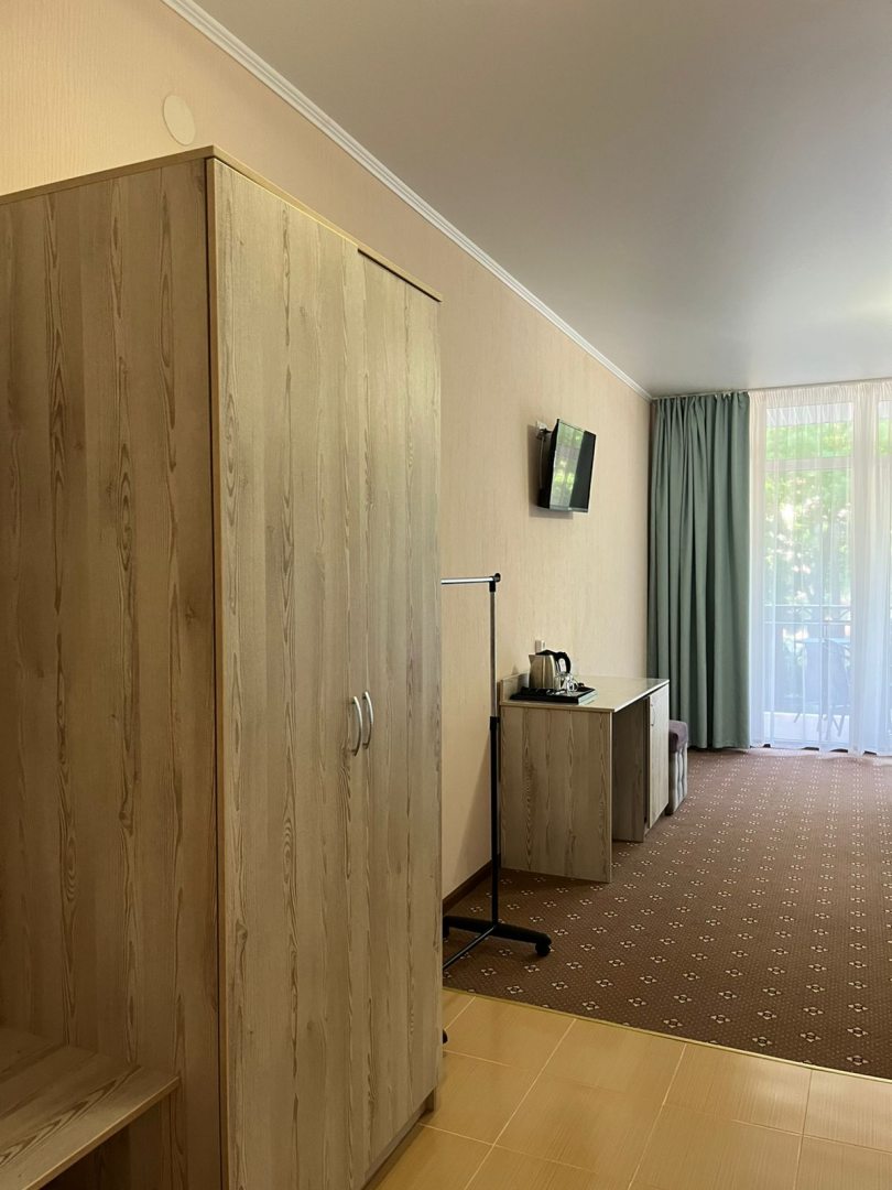 Трёхместный и более (Стандарт с балконом), Гостевой дом Регион 102