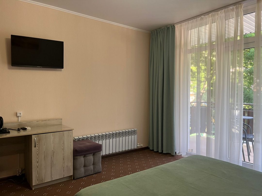 Трёхместный и более (Стандарт с балконом), Гостевой дом Регион 102