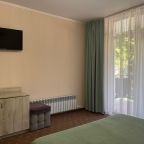 Трёхместный и более (Стандарт с балконом), Гостевой дом Регион 102