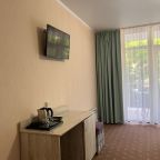 Трёхместный и более (Стандарт с балконом), Гостевой дом Регион 102