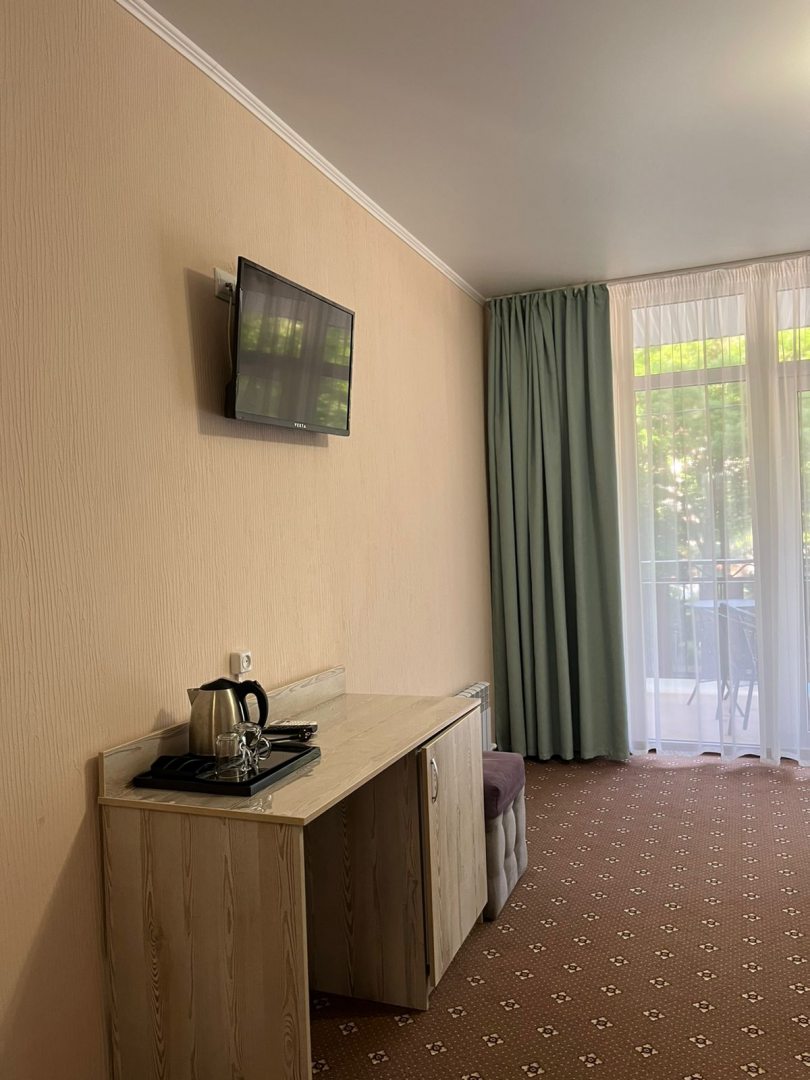 Трёхместный и более (Стандарт без балкона с двуспальной кроватью), Гостевой дом Регион 102