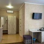 Трёхместный и более (Стандарт без балкона с двумя односпальными кроватями), Гостевой дом Регион 102