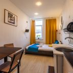 Двухместный (Двухместный номер с одной кроватью и общим сан.узлом (1 на 2 номера)), Апартаменты City Lights Коломенская