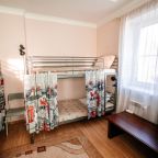 Ваш уголок в мужской комнате на десять обитателей.