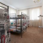Место в мужской общаге на шесть весёлых парней.
