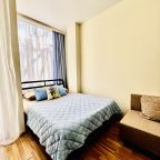 Трёхместный и более (Студия с балконом 52), Апартаменты ЖК Дельфин
