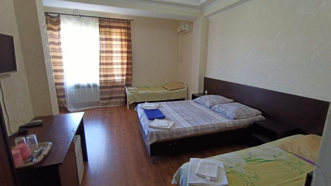 Пятиместный (Стандарт 5х-местный (2-комнатный)) гостевого дома Каникулы, Витязево